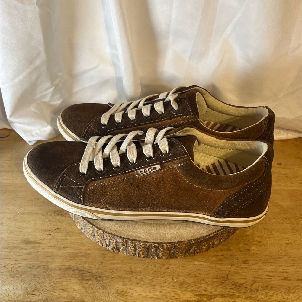Taos Footwear Retro Star Brown Suede Sneakers Womens Size 7
